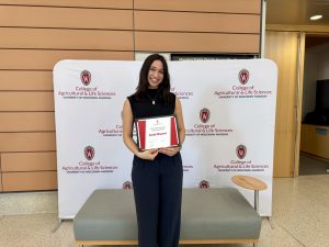 Ariel Maurer receiving the 2026 CALS Undergraduate Leadership Award