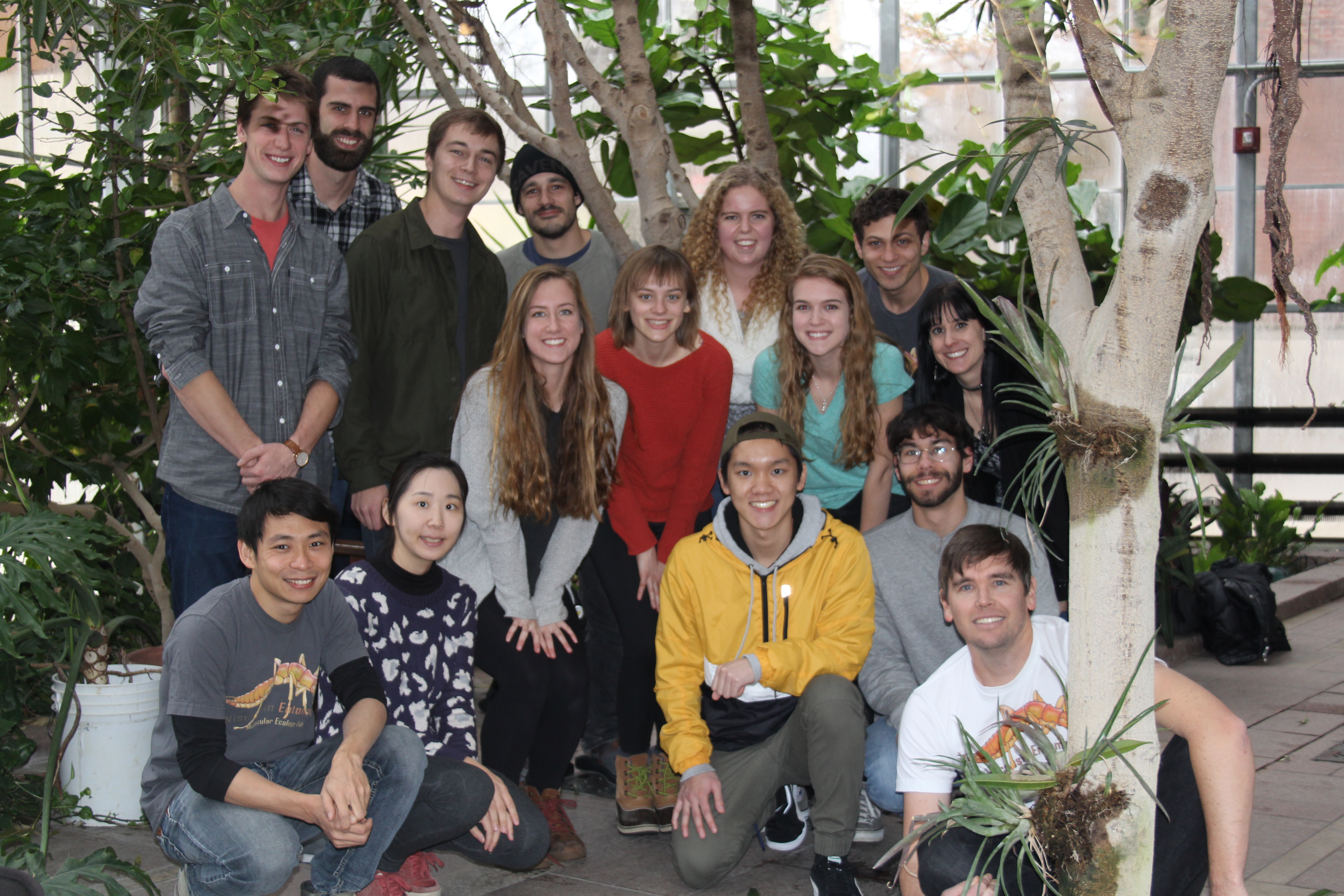 Image of the Molecular Ecology lab in 2017